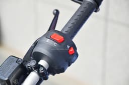 The Speed 400 gets a hazard light function. 